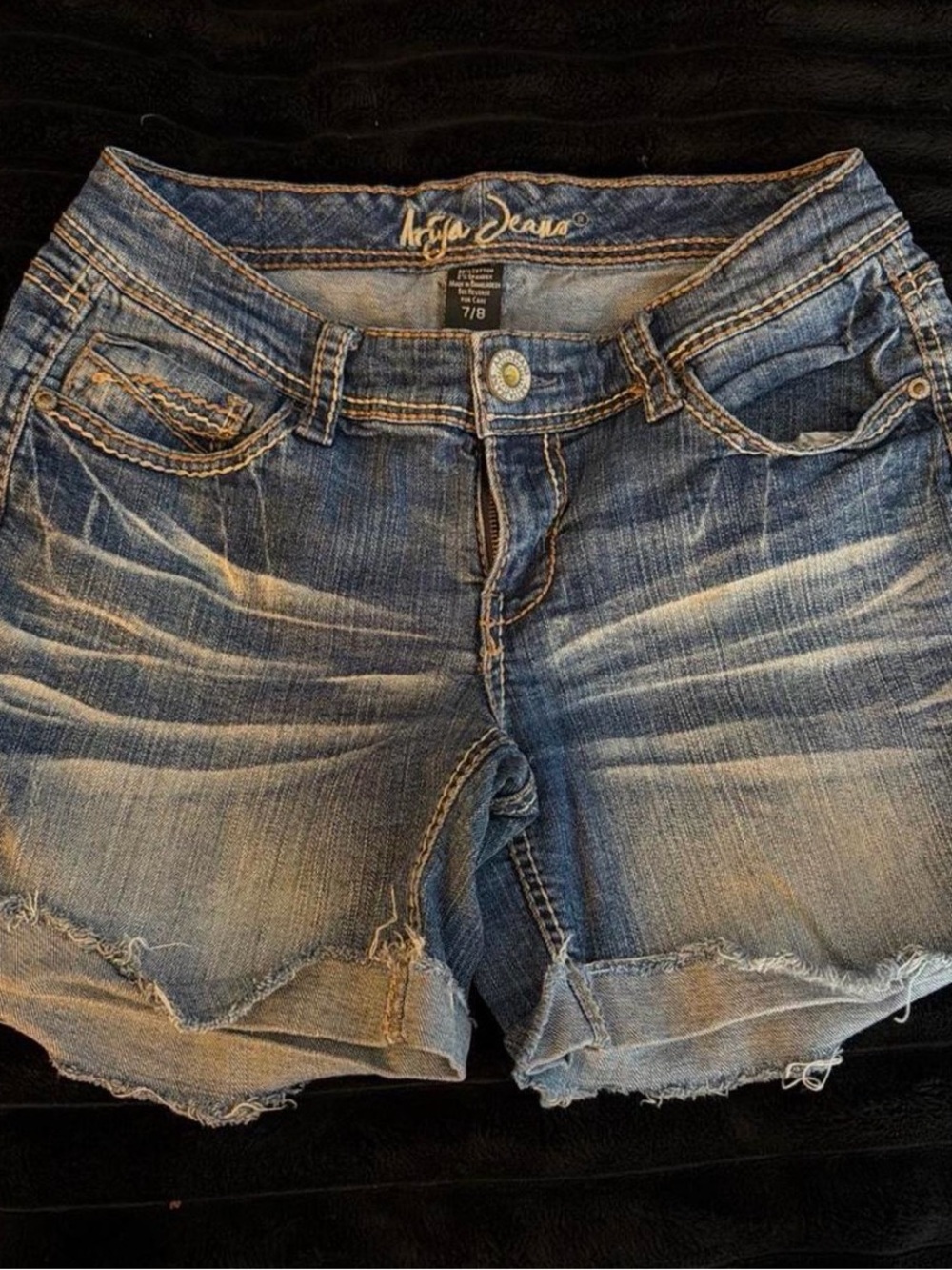 Women’s Ariya Low rise blue denim shorts size 7/8 A1-T0142